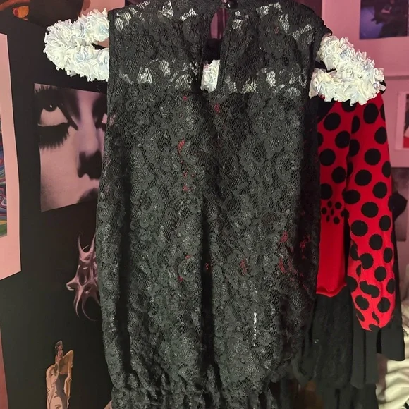 BLACK LACE RUFFLE TOP - Picture 5 of 6